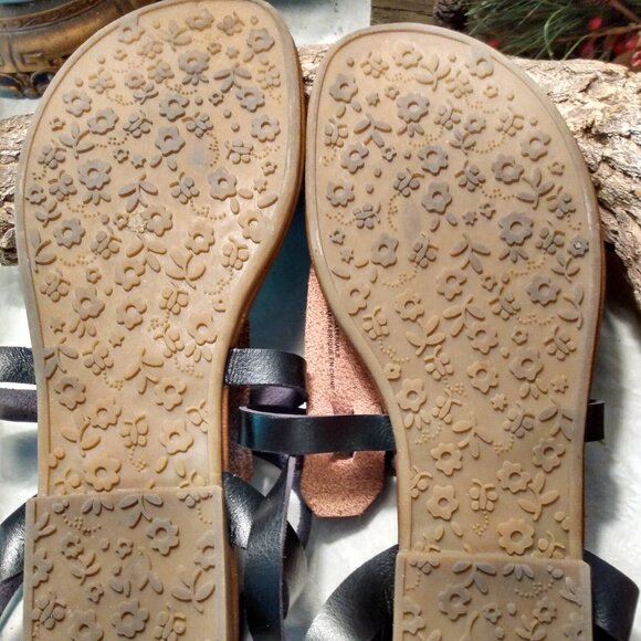 Maurices Strappy Flip Flop Sandals 9 - Picture 3 of 5